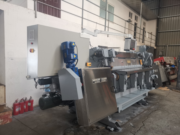 法國(guó)梅西爾片皮機(jī)1800cm